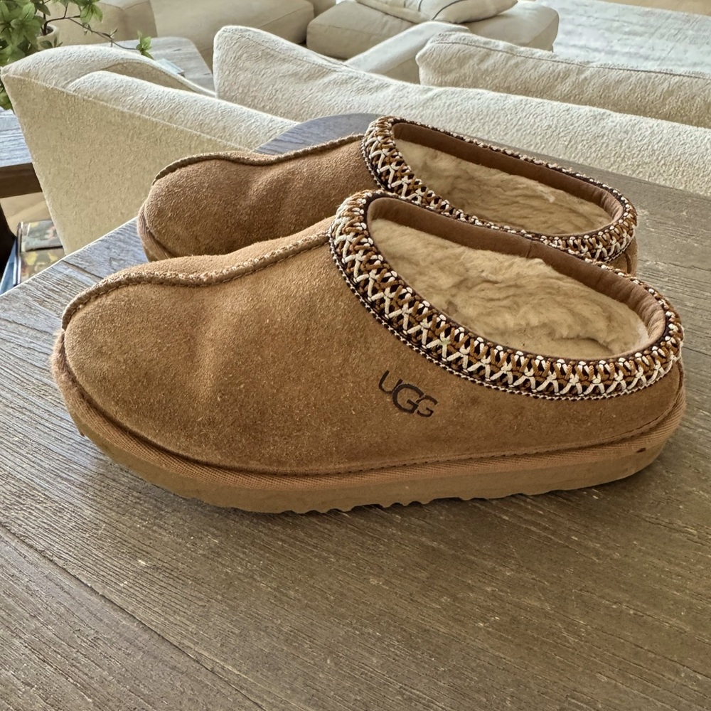 Ugg Tasman kids size 2